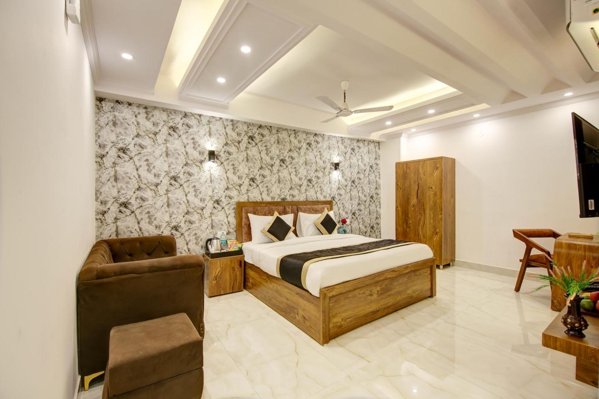 Hotel The Emporio Grand Near Vaishali Metro Station غازي أباد المظهر الخارجي الصورة