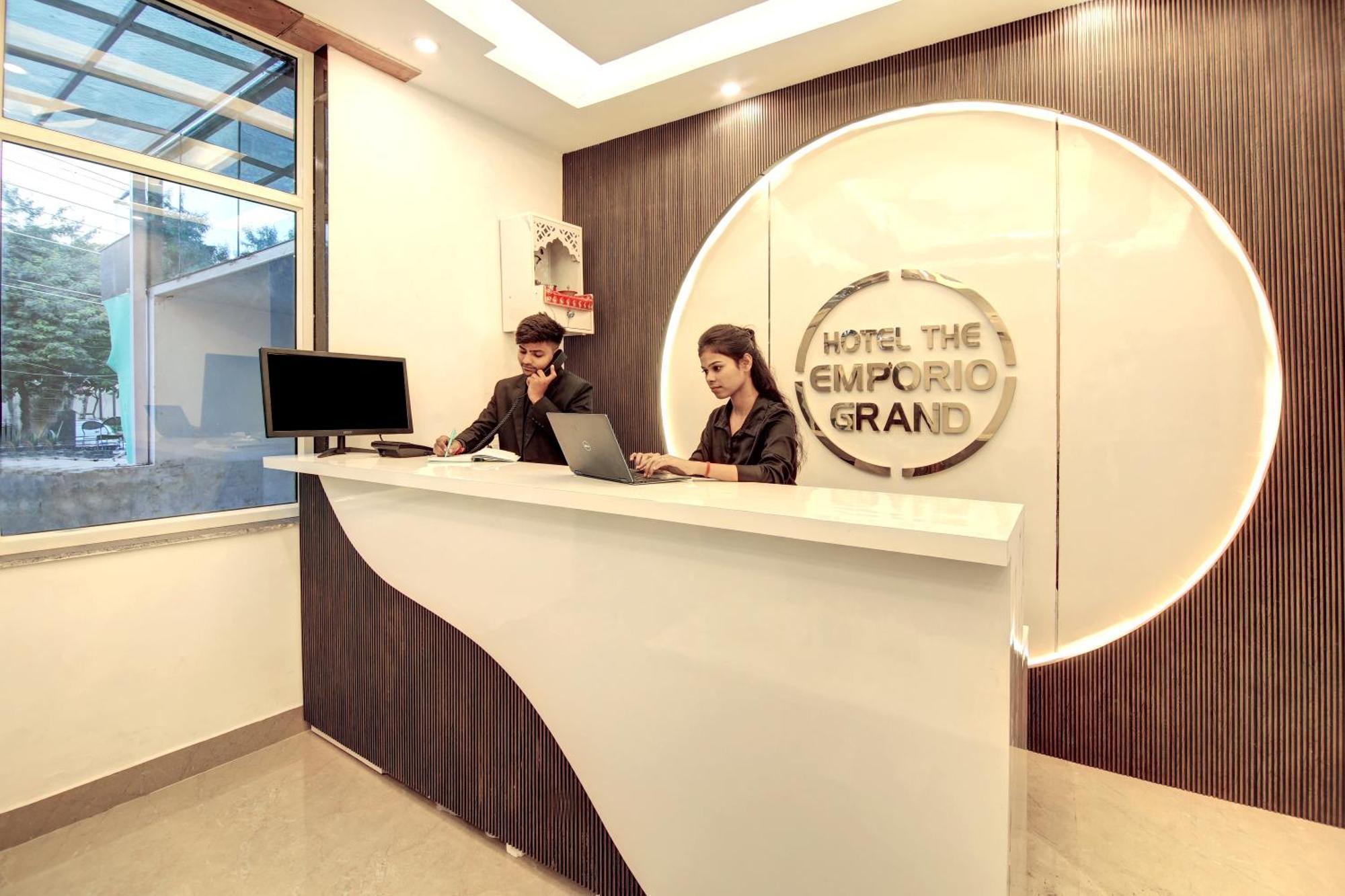 Hotel The Emporio Grand Near Vaishali Metro Station غازي أباد المظهر الخارجي الصورة